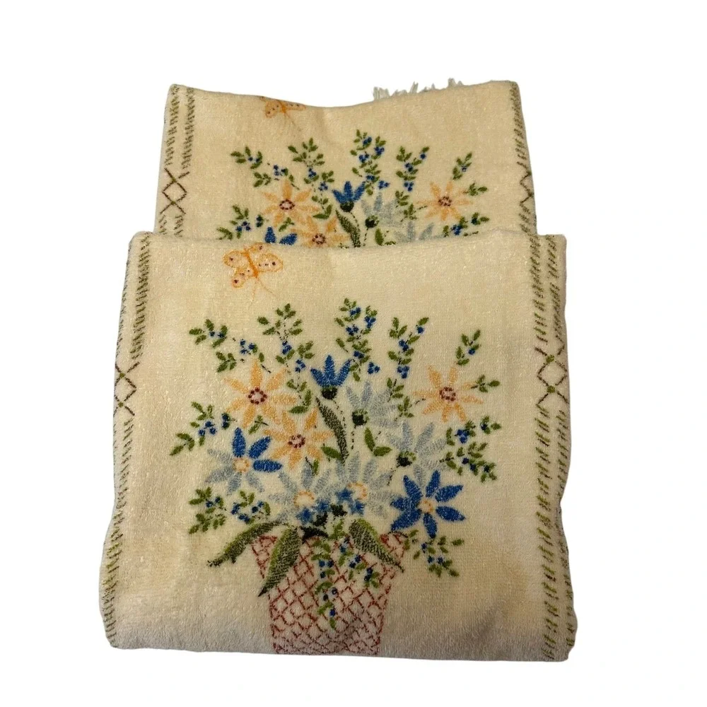 Vintage Lady Pepperell Floral Fringe Bath Towels lot of 2